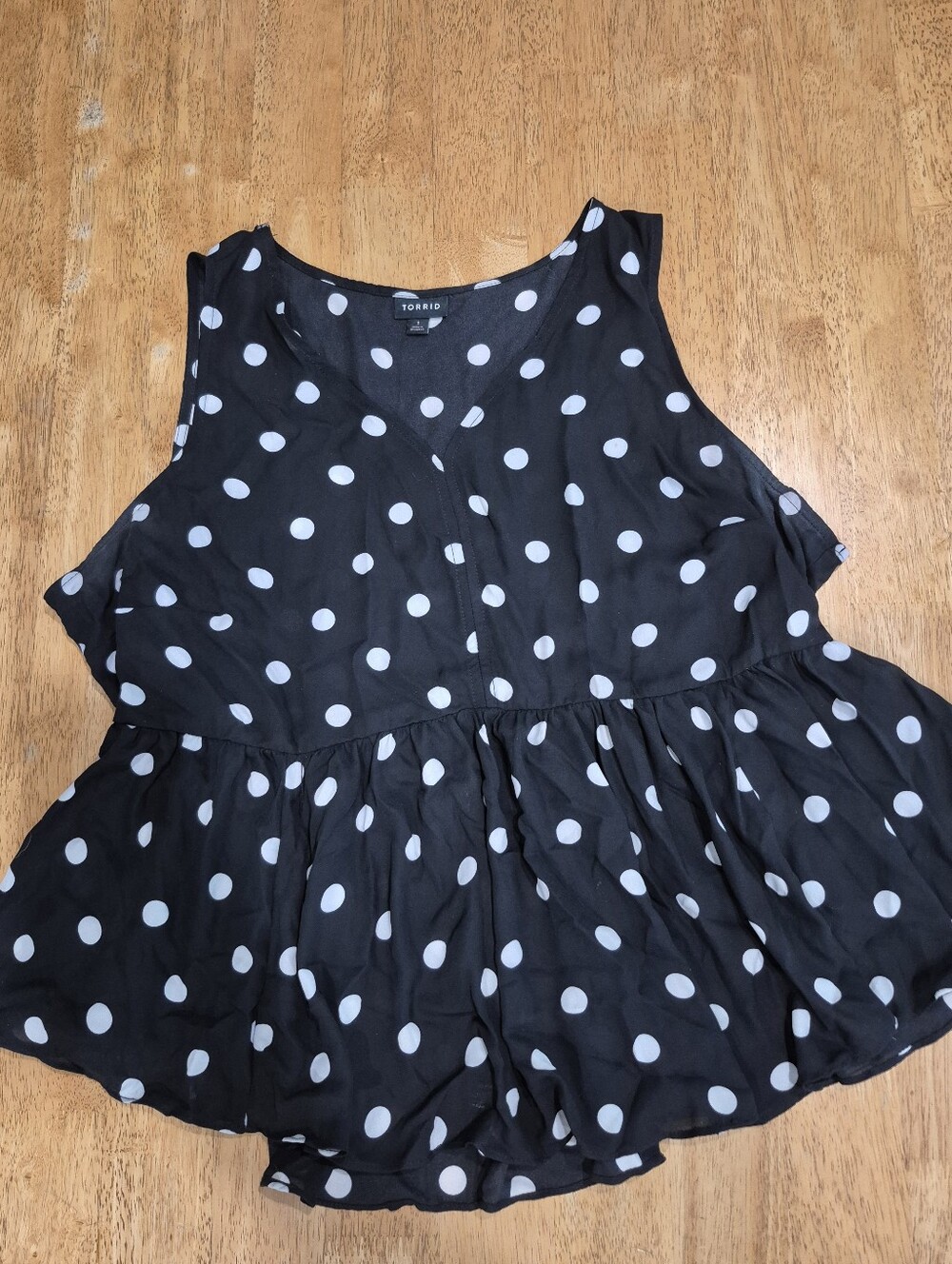EUC Torrid Plus Size Black And White Georgette Peplum Polka Dot Top Blouse